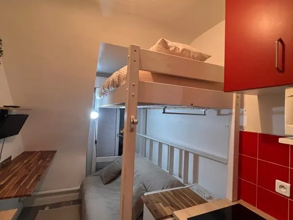 Studette Paris 16