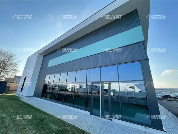 Local d'activité 680 m²