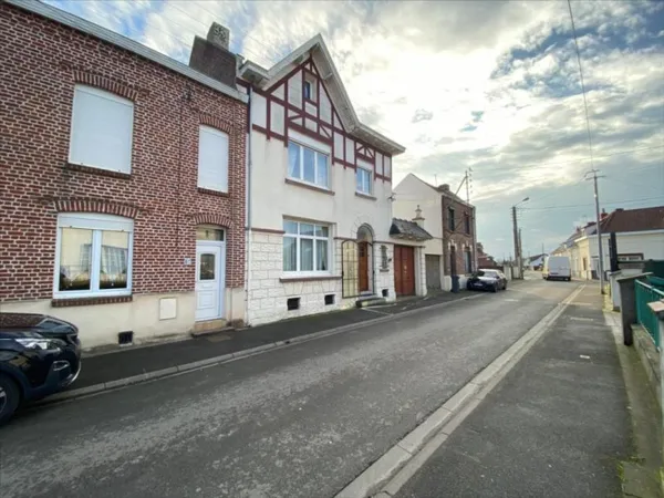 A Vendre Provin Vaste maison avec garage et jardin