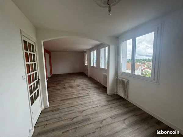 Appartement T3 84 m² lumineux - Garage - Loggia - Aurillac