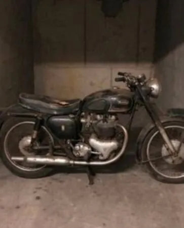 Place Box moto/vélo a louer