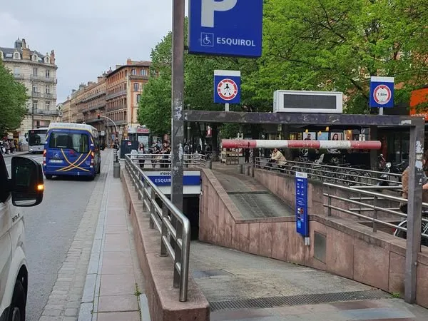 Parking , Esquirol , emplacement privatif