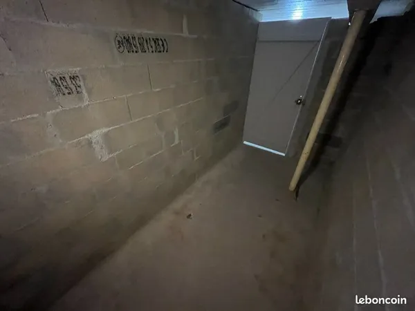 33100 BORDEAUX - Loue cave de stockage