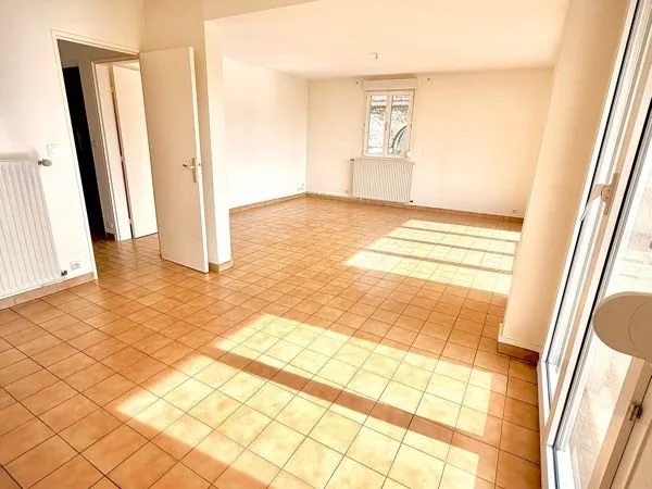 Appartement de caractère 3 pièces 102 m² - Lumineux avec balcons - Reims