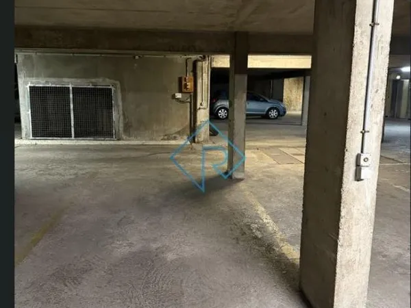 Parking à Paris (75020)