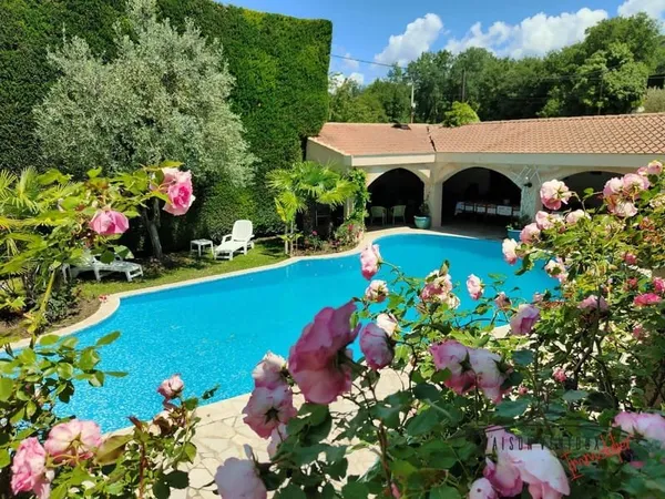 Maison 7 pièces 220 m²