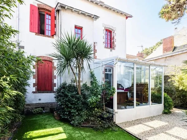 VILLA DE 1910 150 M2 PLEIN CENTRE DE LA BAULE