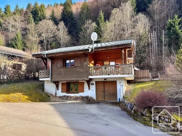 Chalet de 4 chambres avec garage et grande terrasse et jardin