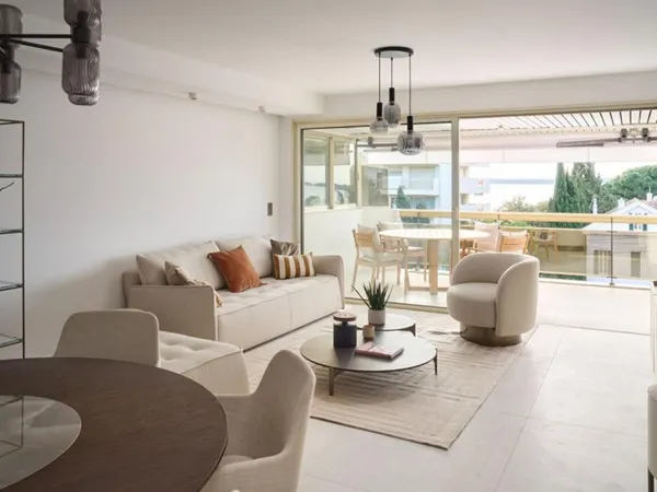 Palm Beach Élégance Contemporaine & Vue Mer Imprenable : Appartement de Prestige