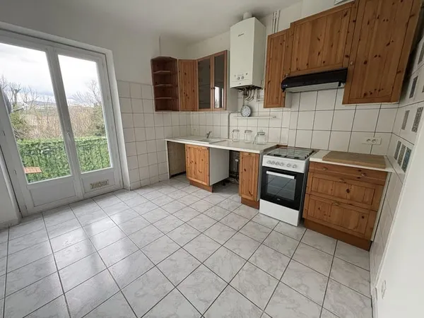 Appartement type 4 de 80m2 avec terrasse et parking 1er étag