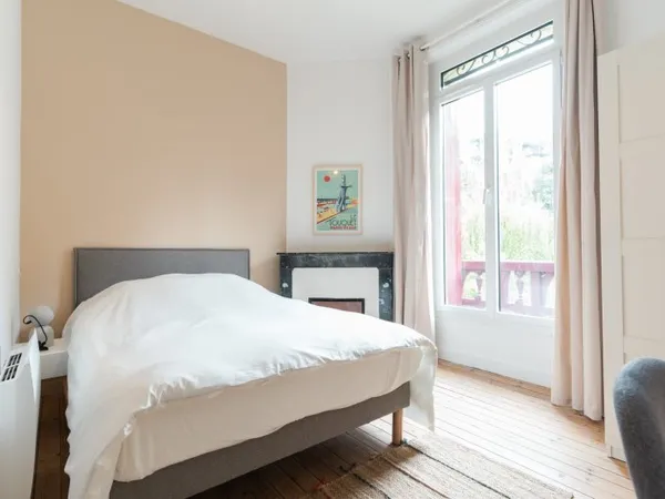 Propose colocation chambre 14m² avec sdb et wc privatifs dans une maison entièrement rénovée