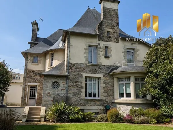 Maison de caractère à vendre à Vitré - 257 m² - Jardin