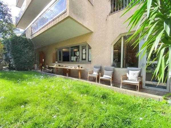 Boulogne-Billancourt, locaux à vendre traversants avec 2 entrées, une sur rue et une sur cour agréme