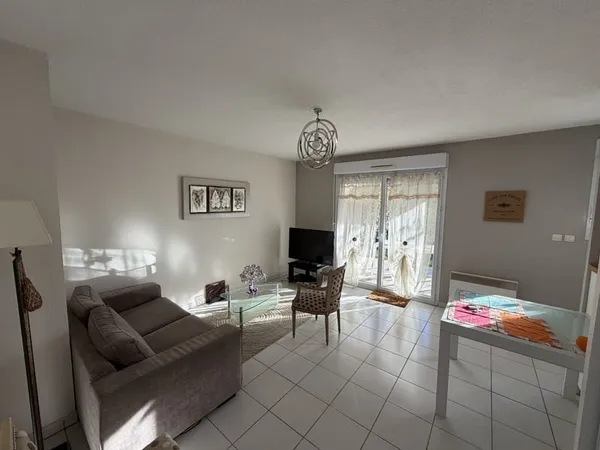 LA-SALVETAT-SAINT-GILLES. Appartement T2 de 44m2 hab. - terr