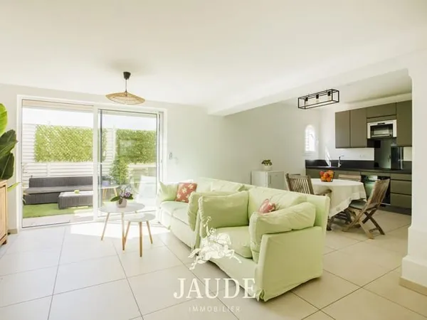 Duplex à Sainte-Maxime avec piscine commune et 2 parkings pr