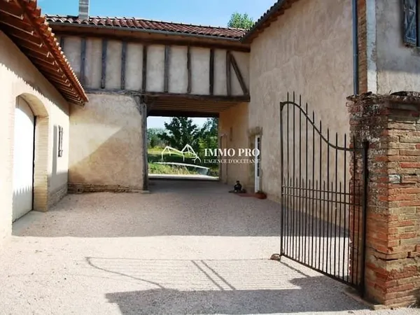 Maison 7 pièces 235 m²