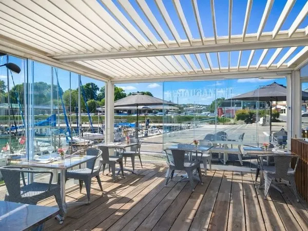 Local 2 pièces 122 m²