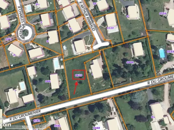 Terrain 1400 m² constructible, viabilisé