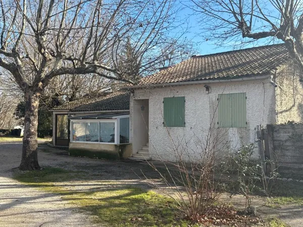 VILLA A RÉNOVER DE 140 M² AVEC BEAUCOUP DE POSSIBILITÉS