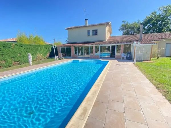 Maison 6 pièces 219 m²