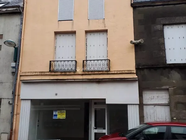 VILLAINES LA JUHEL, maison de ville T4 à rafraîchir