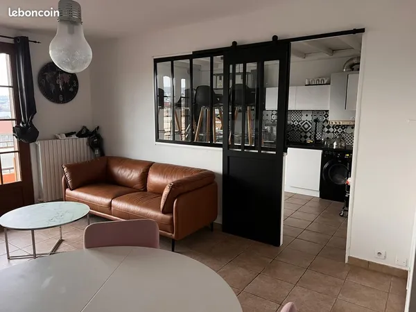 Appartement T4 - 82 m² - 3 chambres - Balcon - Tram au pied de l'immeuble