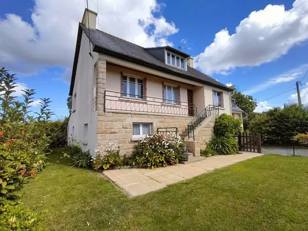 Vente Maison Néo Bretonne sur sous-sol, 3 chambres avec terrain et 2 garages- LA POTERIE