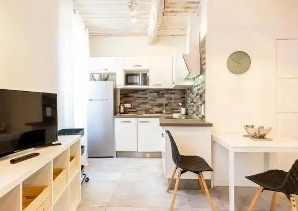 Charmant 2 pièces meublé à Antibes - Vieille Ville avec Wi-Fi et climatisation