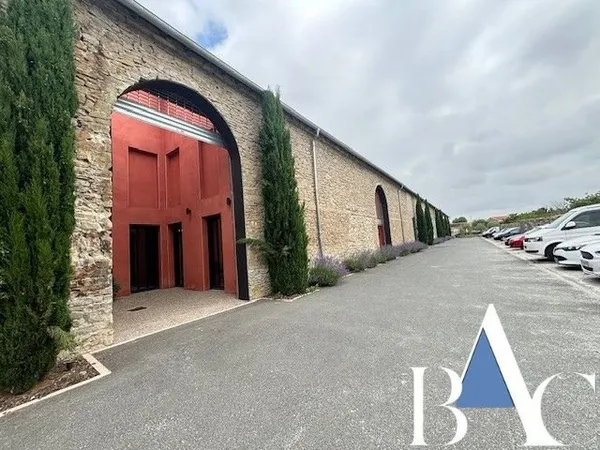 OCCITANIE - A CARCASSONNE - BUREAUX PROFESSIONNELS - PRESTI