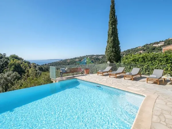 Villa 7 pièces avec piscine et vue mer panoramique à vendre Les Issambres golfe de saint tropez