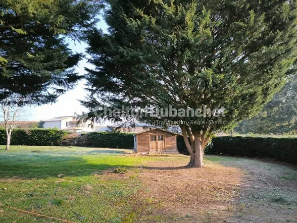 SAINT VINCENT DE BOISSET - Jolie parcelle de terrain 868 m2 arboré hors lotissement