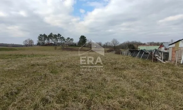 Terrain constructible de 3607 m²