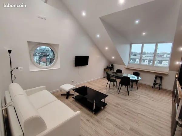 ✨ Loft lumineux Neuf avec vue Cathédrale - Entièrement Meublé - Proche Centre Amiens