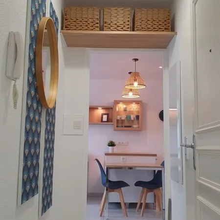 Beau studio rénové, équipé et meublé