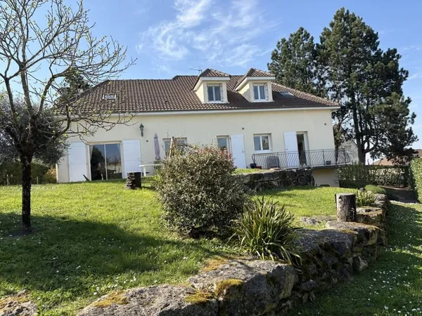 PRIX ATTRACTIF : SUR LES HAUTEURS CHÂTELLERAULT NORD TRÈS BE