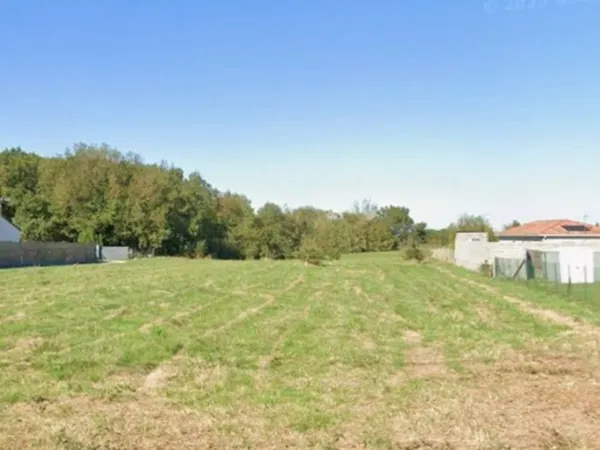 Terrain 880 m²