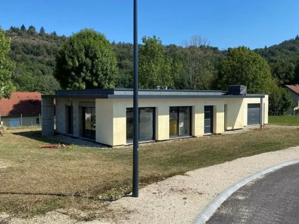 Villa contemporaine de plain-pied à vendre proche de Belley