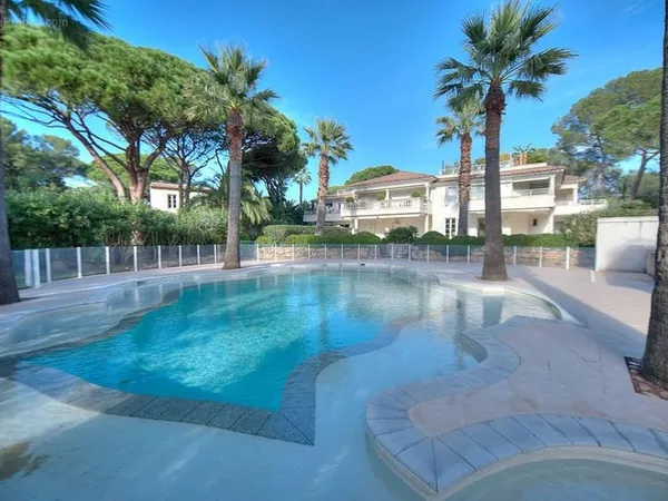 Appartement 3 pièces rdj proche golfs saint-raphael