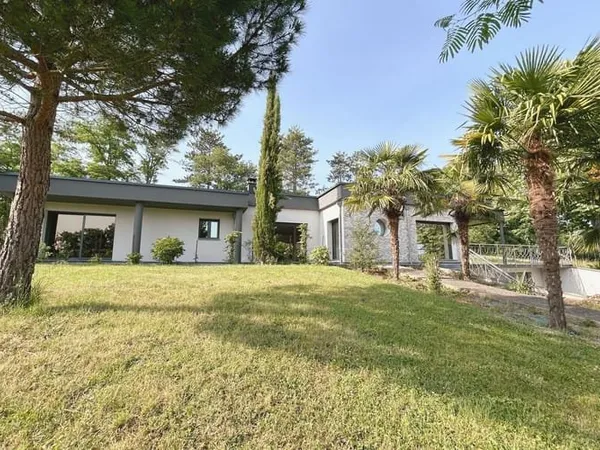 Maison 6 pièces 300 m²