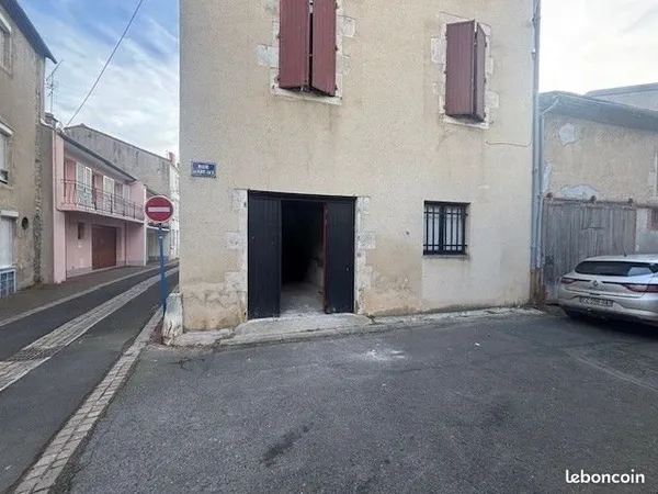 Dépôt garage de stockage au centre de GANNAT