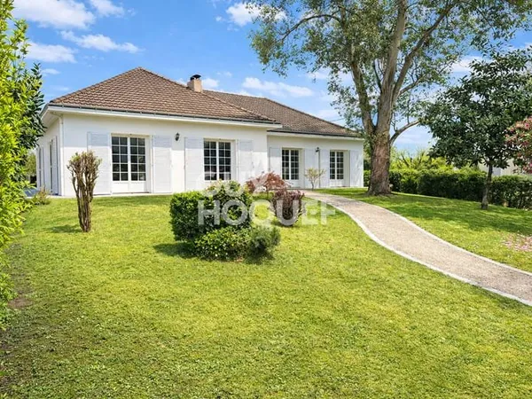 Maison familiale 142 m² à Basse-Goulaine - Jardin et terrasse avec pergola
