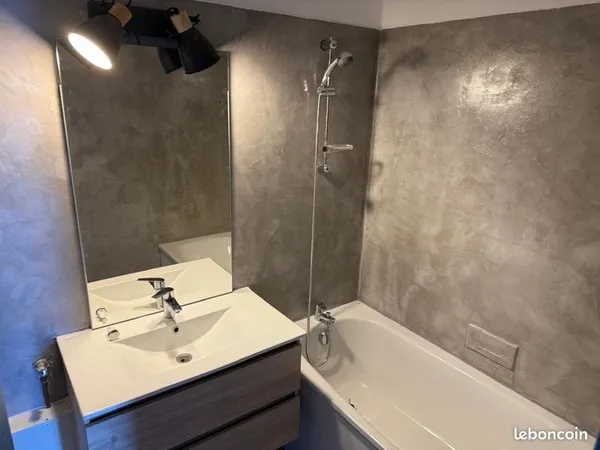 À louer - Grand appartement rénové de 55 m² avec balcon XXL , Gien Dernier étage - Très lumineux