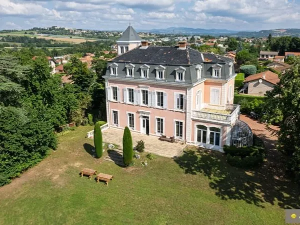 VENTE MAISON DE MAITRE16 PIECES LENTILLY