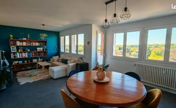 Appartement T5 avec garage et balcon