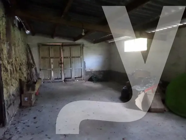 RARE À LA VENTE - DOUBLE GARAGE + CAVE VOÛTÉE + JARDIN - IDÉAL ARTISAN, STOCKAGE, UTILITAIRE !