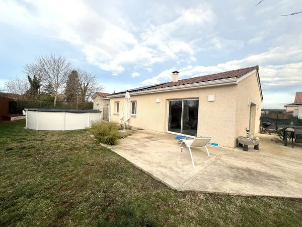 VILLA INDIVIDUELLE PLAIN PIED RECENTE SUR JOLI TERRAIN DE 804 M2