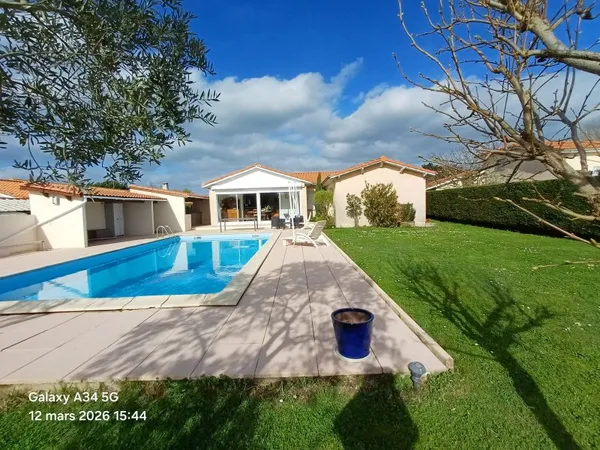 Vends maison élégante familiale avec piscine