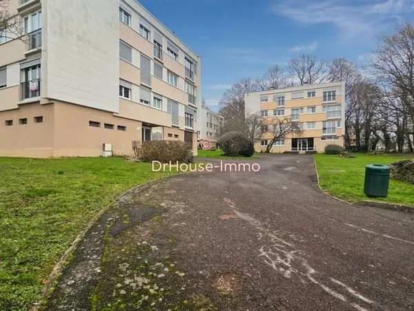 Charmant 2 pièces avec caves et parking à Villiers-sur-Orge