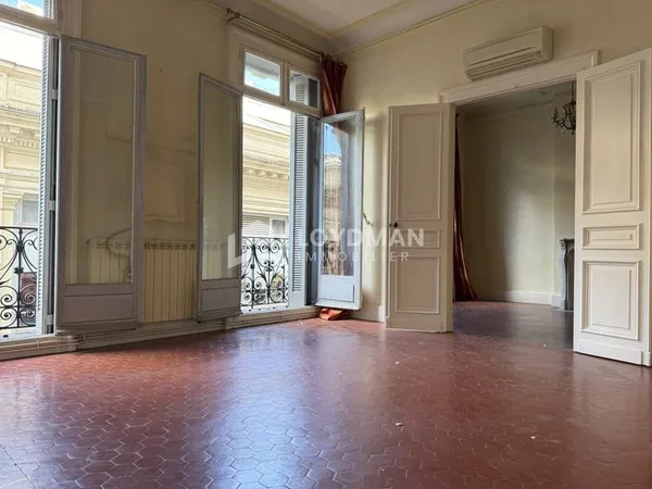 COMEDIE, T5 136m2, 3ème étage immeuble haussmannien avec asc