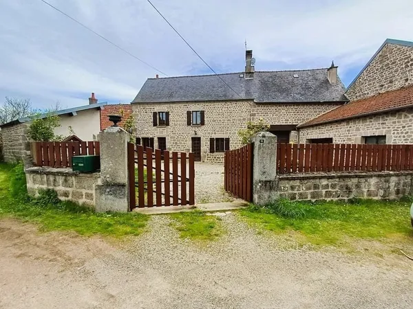 A vendre en Creuse maison avec dépendances et une belle vue